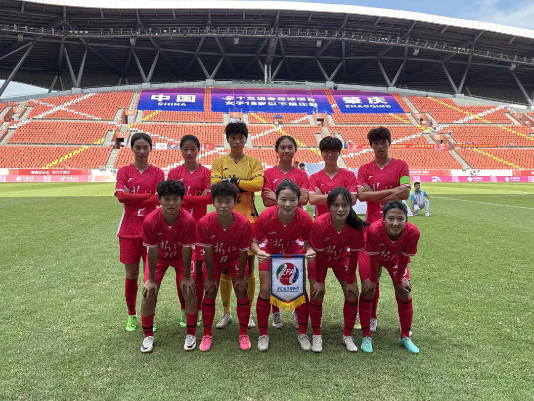 国际竞技赛事中，女足球员勇夺冠军