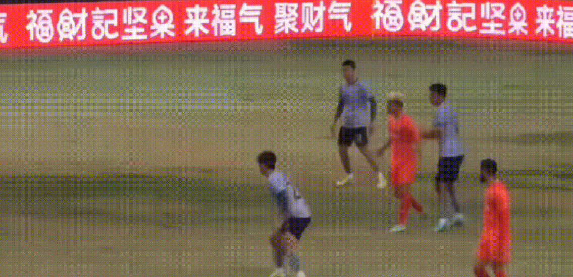 足球比赛中发生严重暴力事件